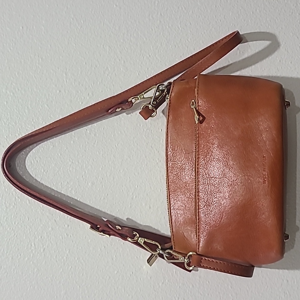 Divina Firenze made in Italy genuine leather cognac shoulder bag.